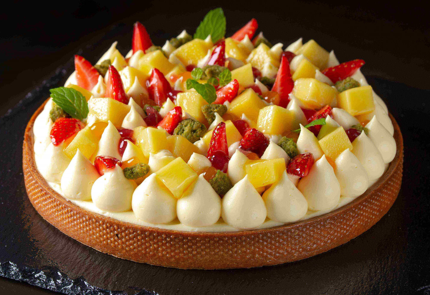 Refreshing & guilt free. Fresh summer fruits of mango & strawberries along with some pure mango & strawberry jelly. A sprinkle of natural green tea crumble for some extra punch / crunch 😉 7 inch diameter Good for 8-10 pax Mango | Strawberries | Mix Berries | Custard | Fruit Tart Delivery