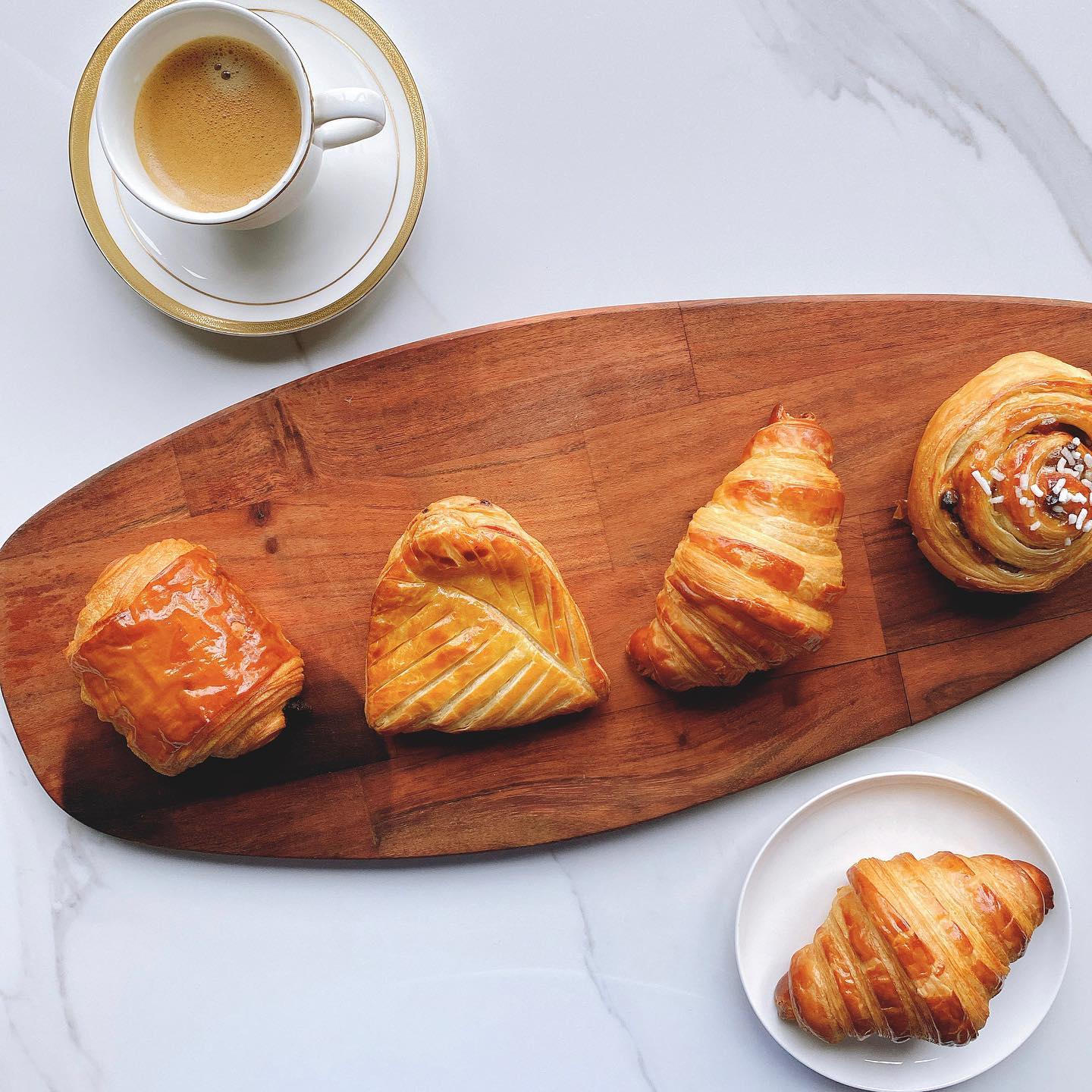 Finest French Assorted Pastry Delivery , Breakfast Pastry Box, Croissant ,Pain au Chocolat , Apple Cream Cheese, Almond Crossant, Pain Au Raisin, Canele De Bordeaux, Breakfast Pastry Set Delivery, Artisan Bakery Patisserie KL - Little Black Pastry Box 